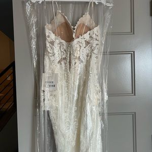 Brand new wedding dress, never worn I just found my dream dress after purchasing